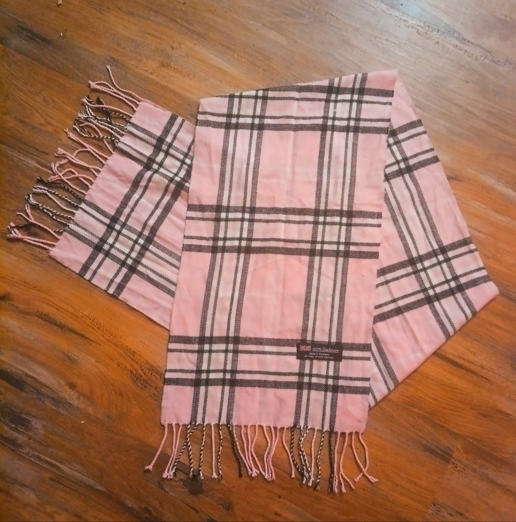 Nwot 100 Cashmere Scarf Withtassels Rare Pink Burberry Print Made In Scotland